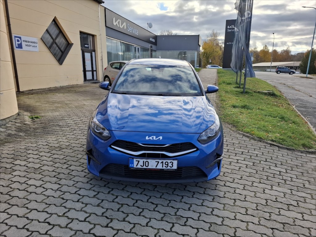 Kia Ceed 1,5, rok 2023, benzín — AutoNeza Pelhřimov — fotka 2