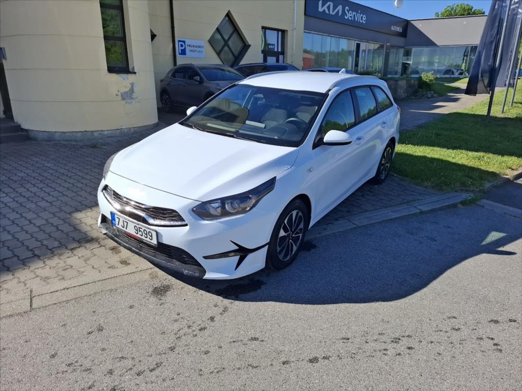 Kia Ceed 1,5, rok 2025, benzín — AutoNeza Pelhřimov — fotka 3