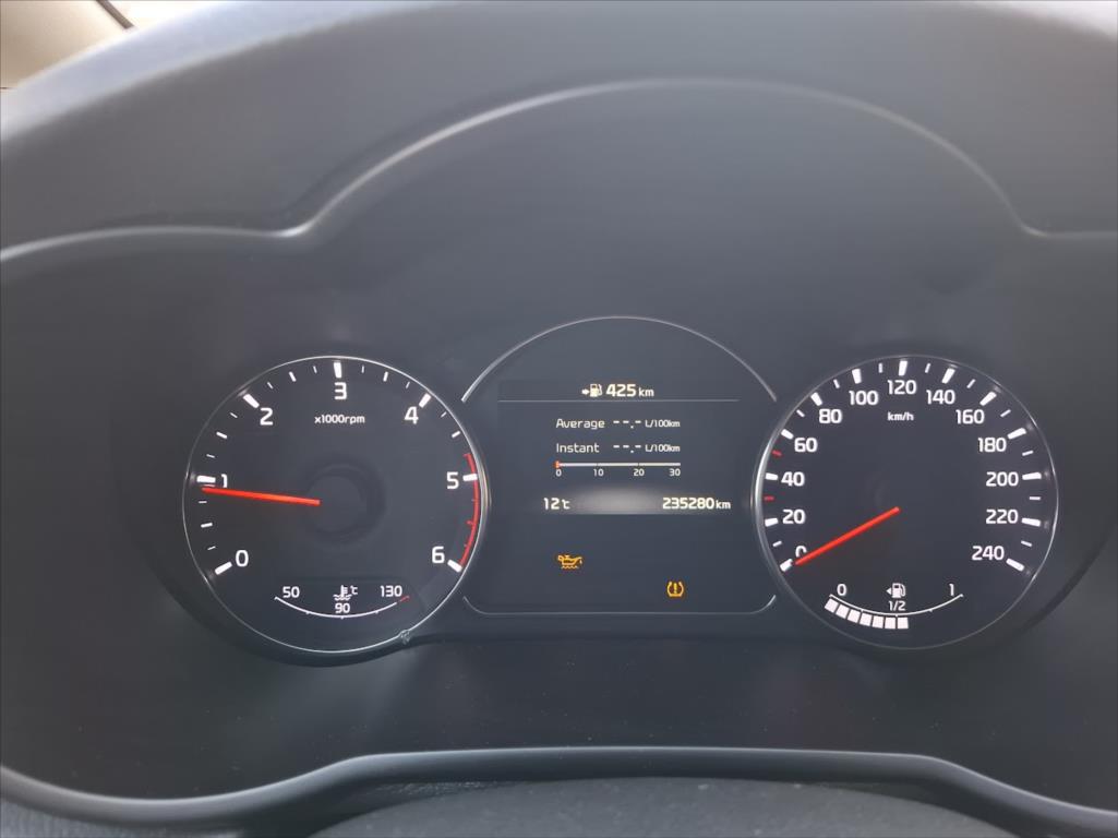 Kia Carens 1,7 Excluisive, rok 2016, nafta — AutoNeza Pelhřimov — fotka 15