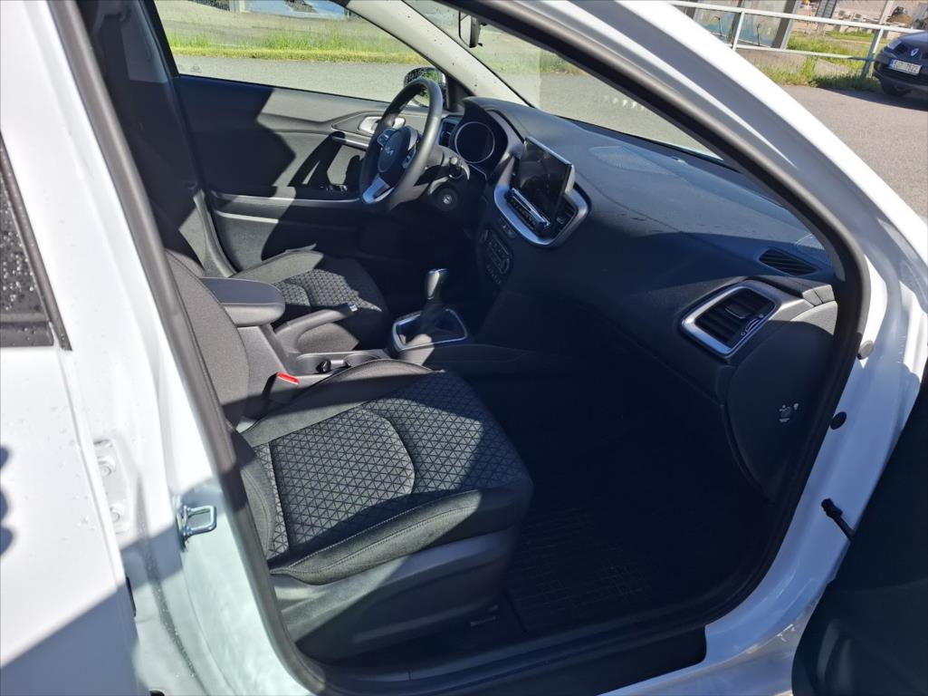 Kia Ceed 1,5, rok 2025, benzín — AutoNeza Pelhřimov — fotka 12