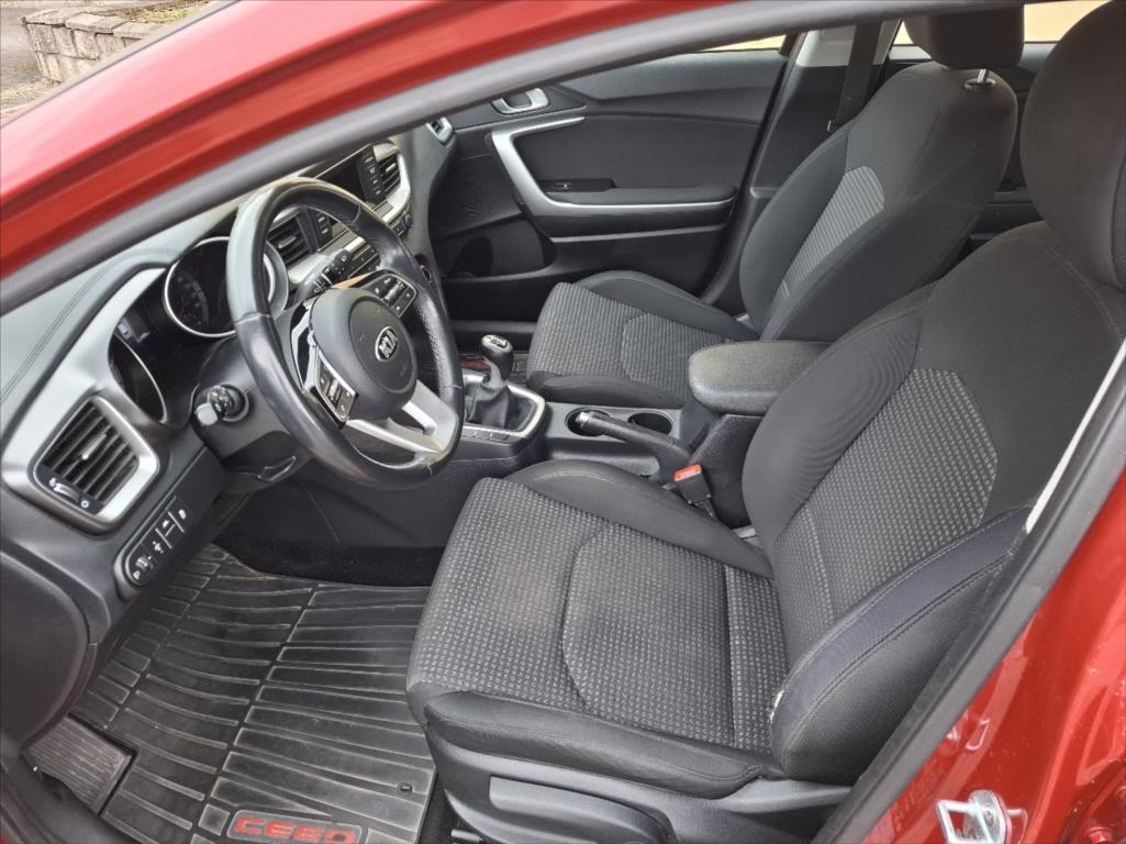 Kia Ceed 1,4, rok 2019, benzín — AutoNeza Pelhřimov — fotka 10