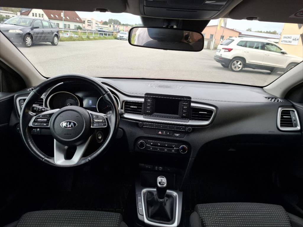 Kia Ceed 1,4, rok 2019, benzín — AutoNeza Pelhřimov — fotka 11