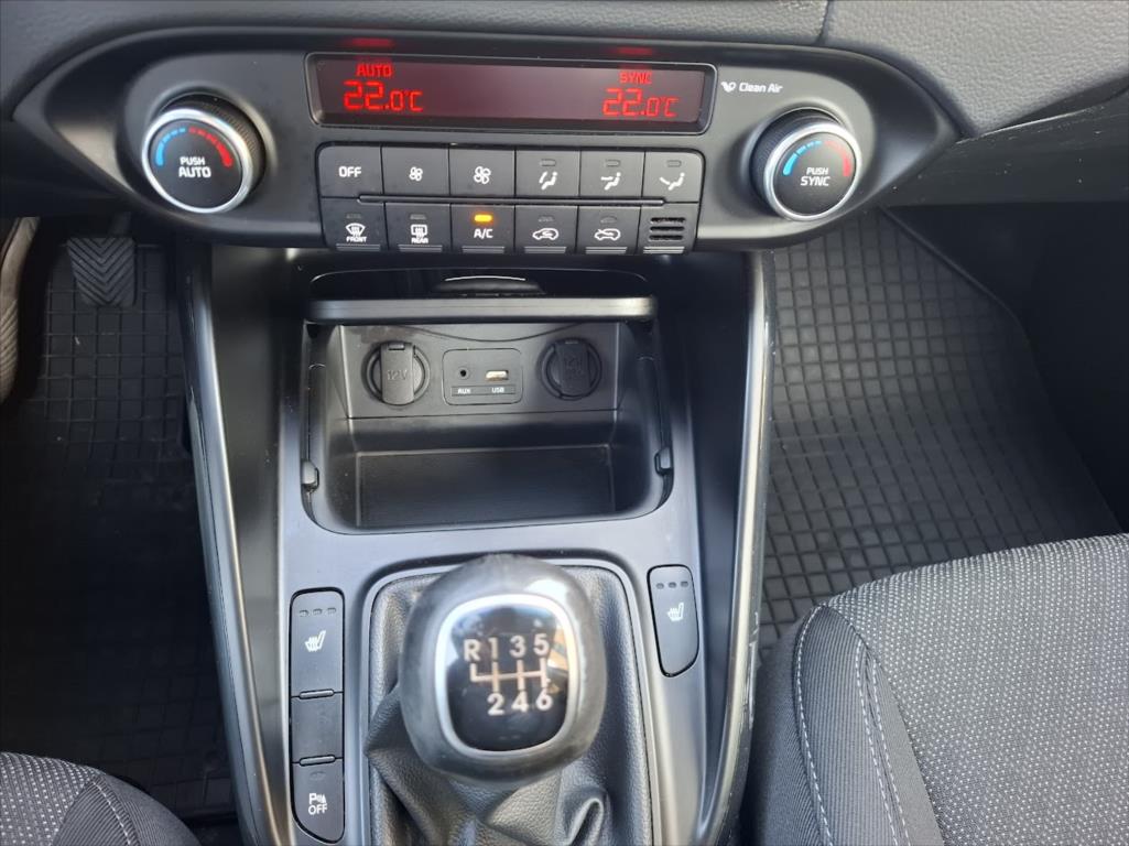 Kia Carens 1,7 Excluisive, rok 2016, nafta — AutoNeza Pelhřimov — fotka 17
