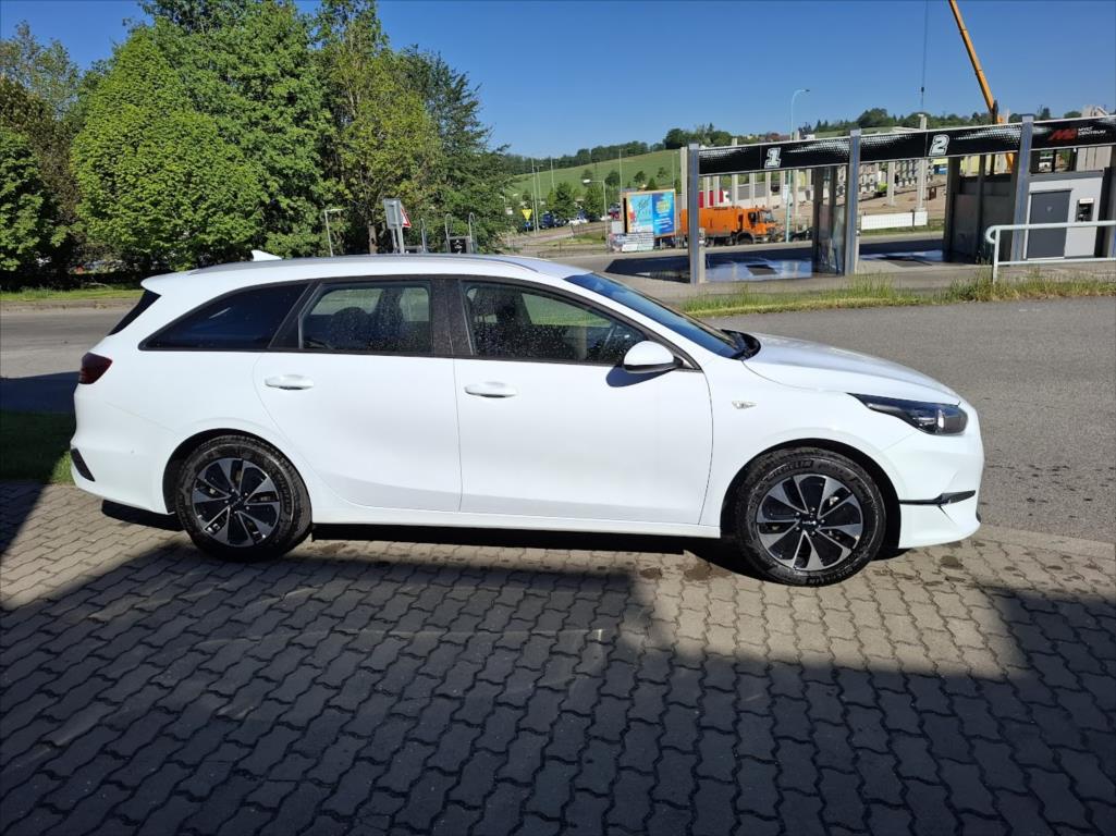 Kia Ceed 1,5, rok 2025, benzín — AutoNeza Pelhřimov — fotka 8
