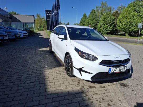 Kia Ceed 1,5, rok 2025, benzín — AutoNeza Pelhřimov