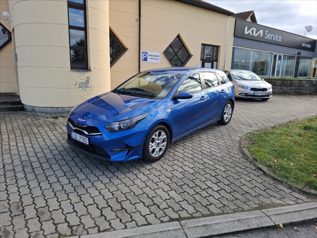 Kia Ceed 1,5, rok 2023, benzín — AutoNeza Pelhřimov — fotka 3