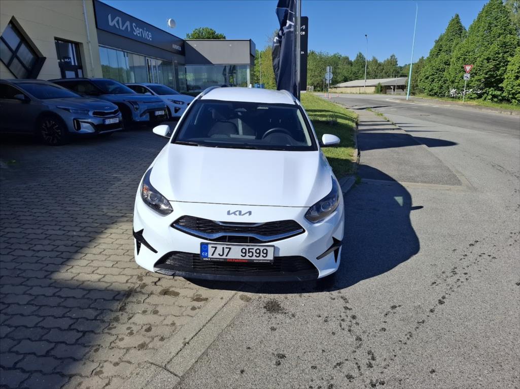 Kia Ceed 1,5, rok 2025, benzín — AutoNeza Pelhřimov — fotka 2