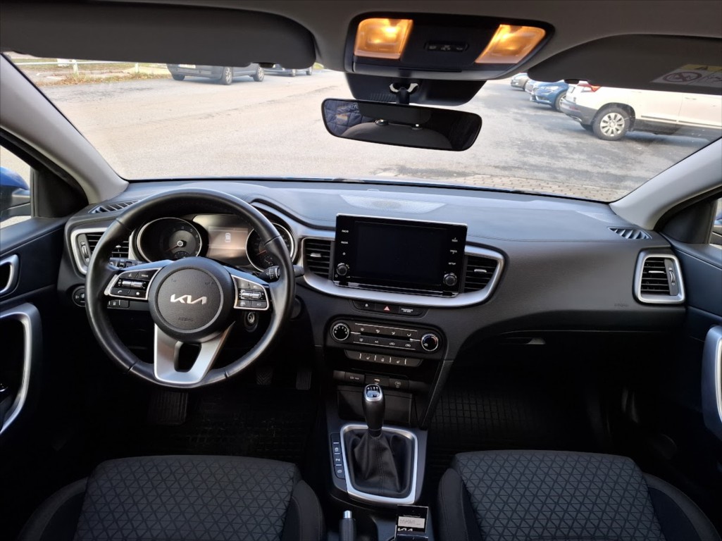 Kia Ceed 1,5, rok 2023, benzín — AutoNeza Pelhřimov — fotka 11