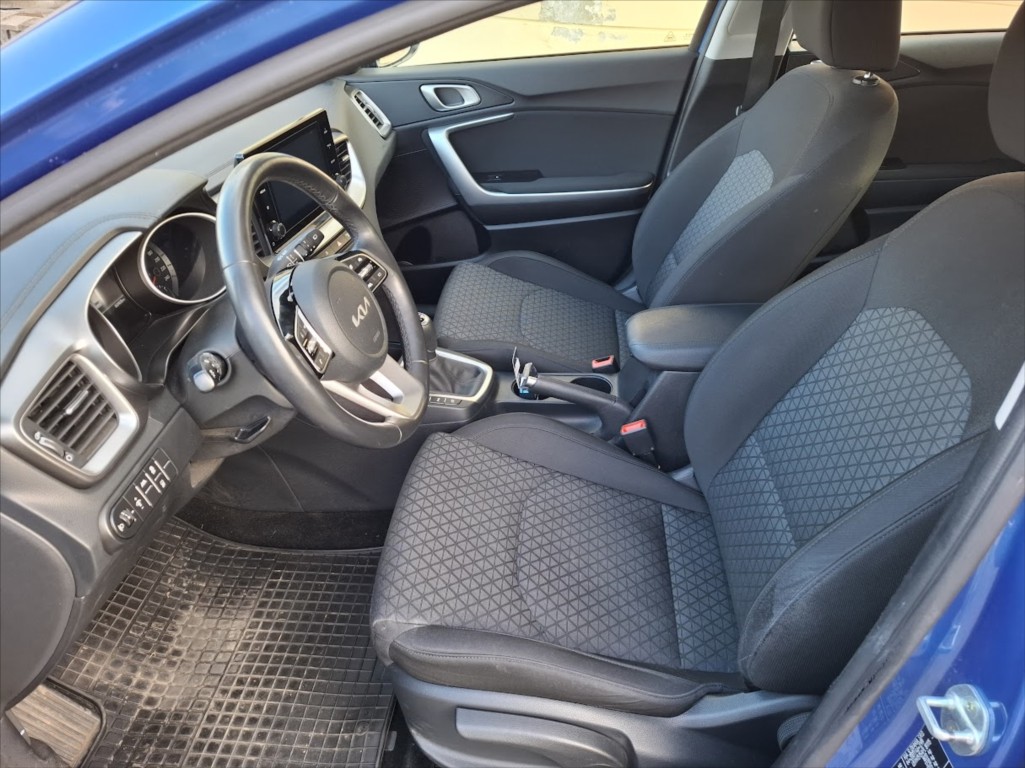Kia Ceed 1,5, rok 2023, benzín — AutoNeza Pelhřimov — fotka 10
